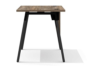 Стол прямой на металлокаркасе